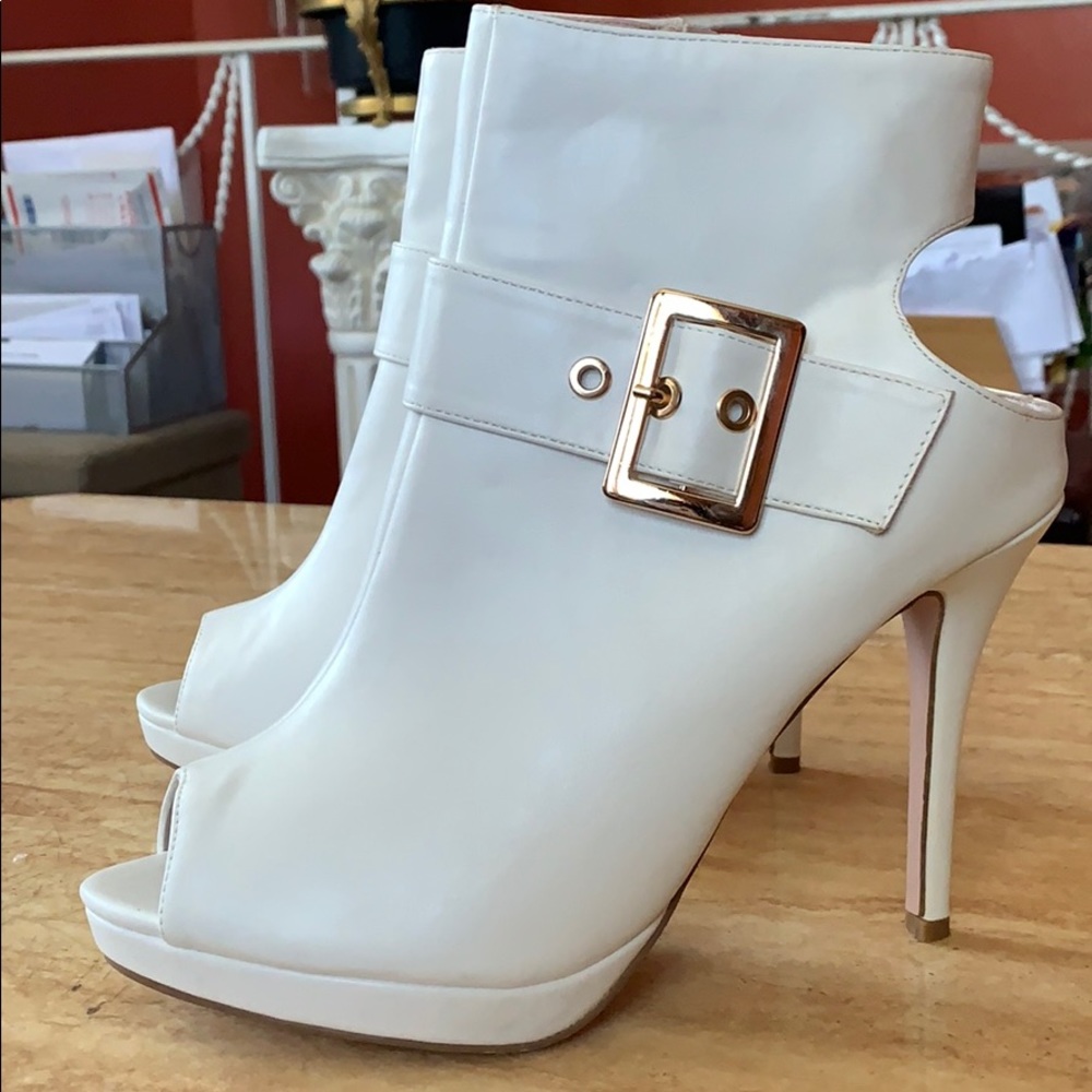 Laura Lorraine molly used size 11 booties